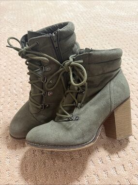 Candie’s Women's Olive Green Lace-Up Block Heel Ankle Boots
